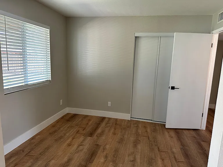 14801 N 21st Pl — Photo 8