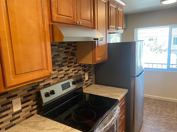3rd image of 905 Northrup St APT 7