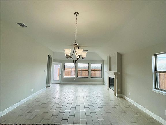 3rd image of 525 Oleander Dr