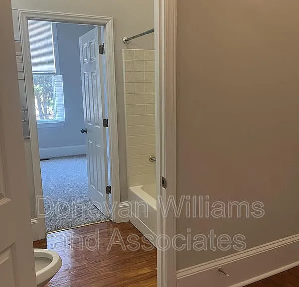 135 E Wilson Ave #E — Photo 16