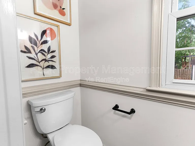 504 Winamack Ct — Photo 9