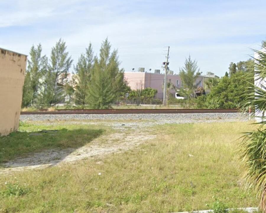 1st image of 2731 PINEWOOD Avenue