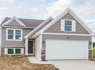 6037 Bluefield Dr, Linden, MI 48451