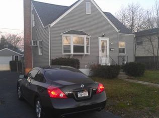 216 Deauville Pkwy, Lindenhurst, NY 11757