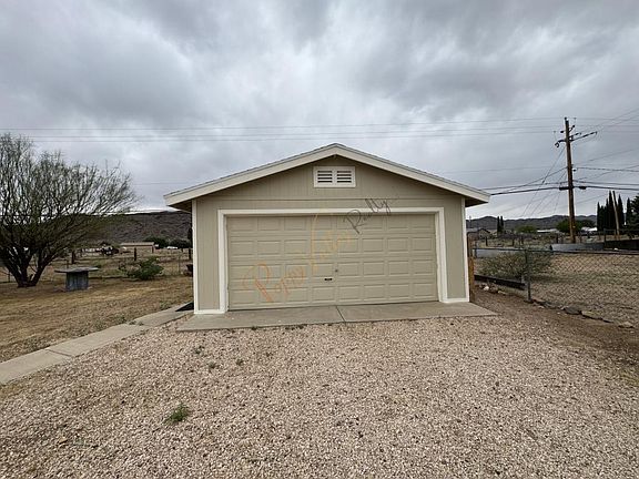 3rd image of 4885 N Sierra Rd