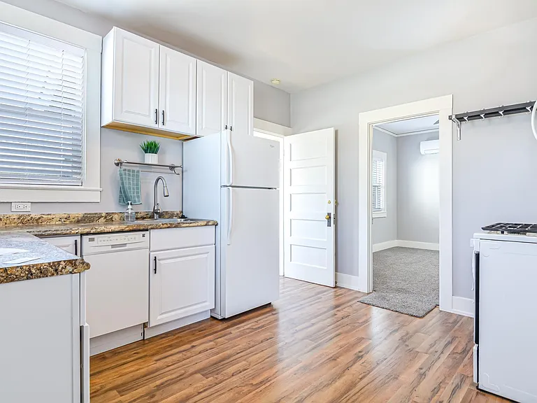 364 N M St — Photo 15