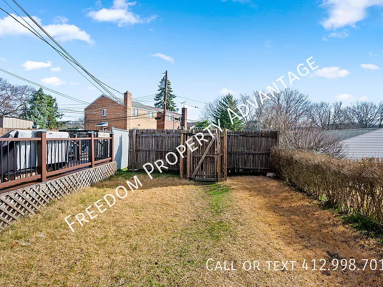 3230 California Ave — Photo 8