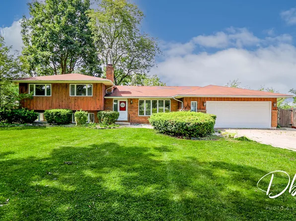 104 Walden Ln, Lake Villa, IL 60046