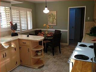 3rd image of 651 La Mesa Dr