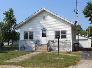 416 S Locust St, Carlinville, IL 62626