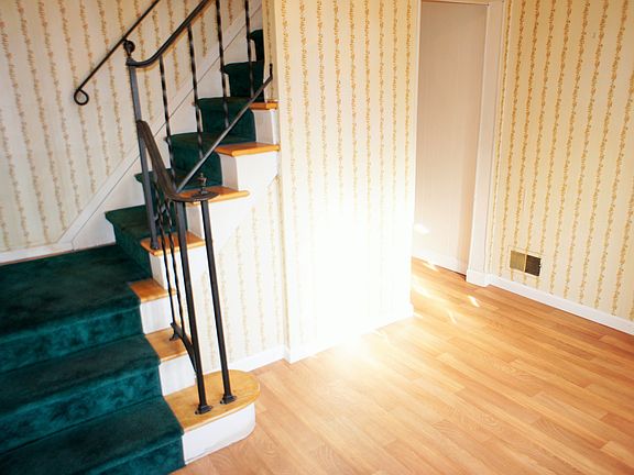 5th image of 43 Eltingville Blvd