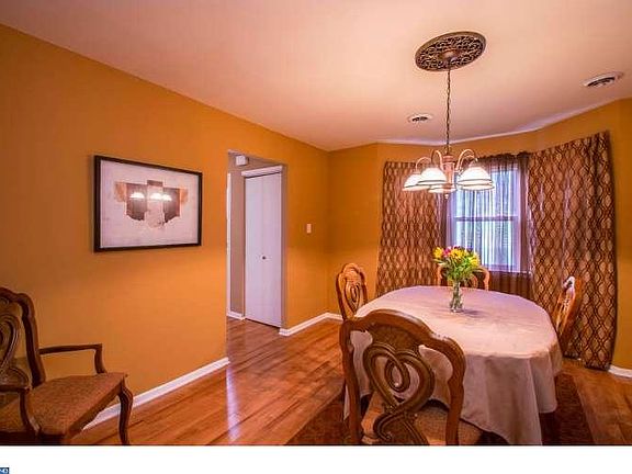 5th image of 4 E Green Valley Cir