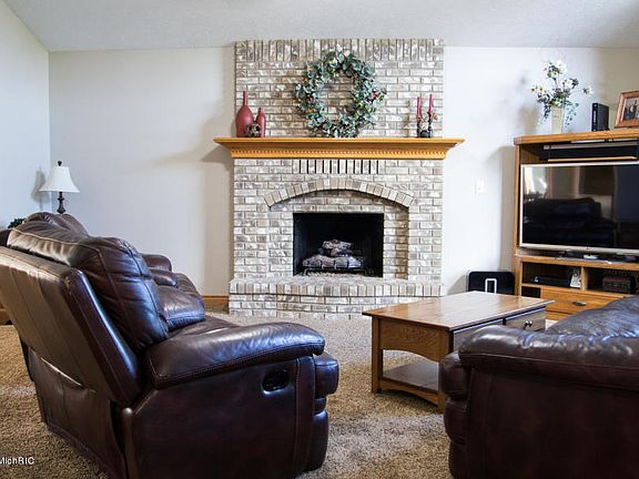 3rd image of 6331 Walton Heath Dr