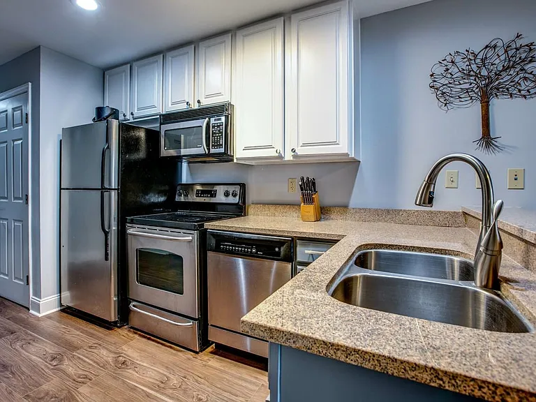 215 W College Ave #711 — Photo 3