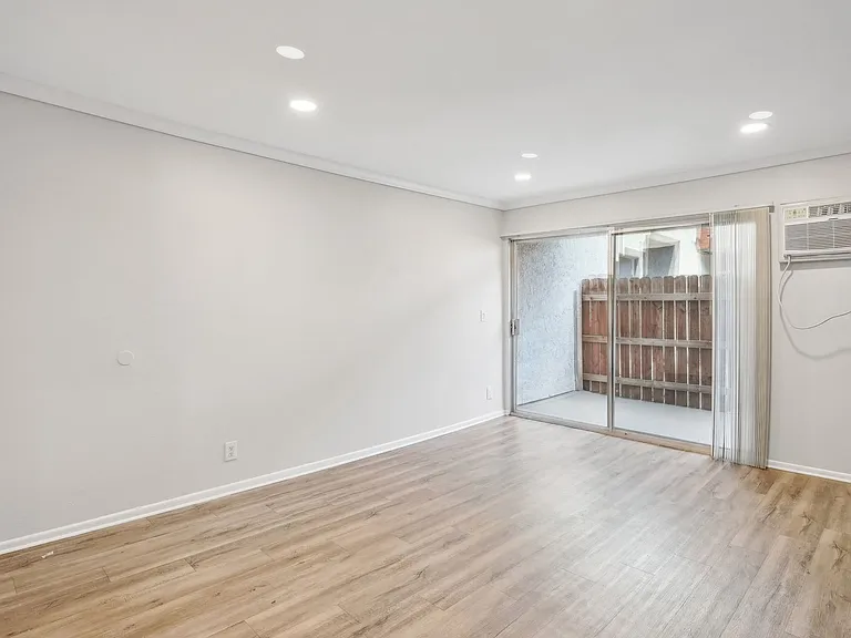 4444 Ensign Avenue — Photo 33