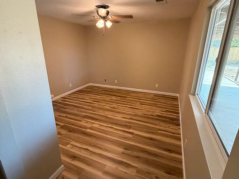 1420 Willow St — Photo 5