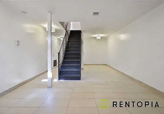4th image of 132 Meserole St #1L