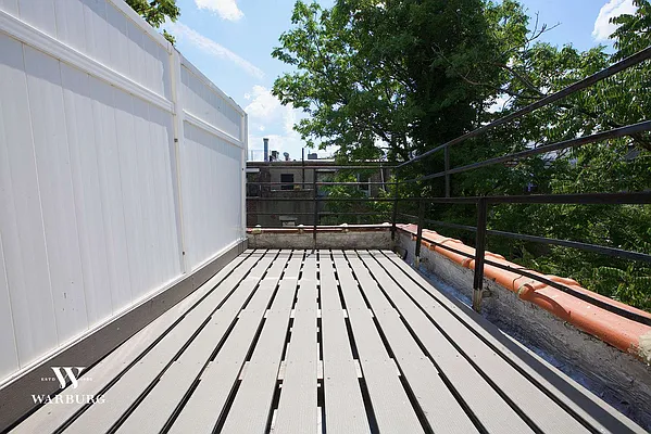Rented by Warburg | media 12