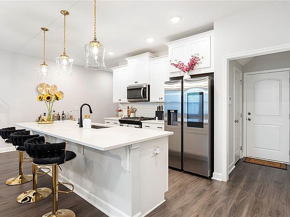 2nd image of 3730 Silvery Way