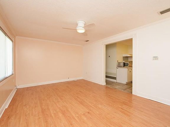 5th image of 810 W 116th Ave