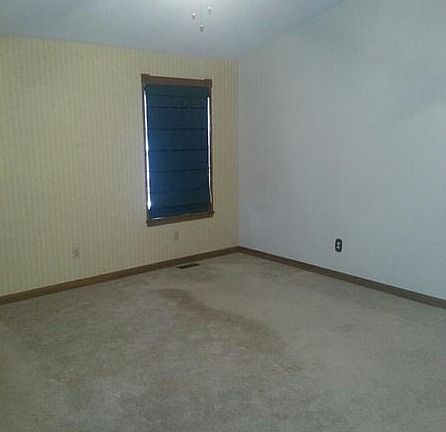 5th image of 205 S Ivy Wood Dr
