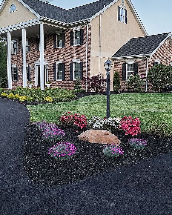 1st image of 20 Ulmer Ln