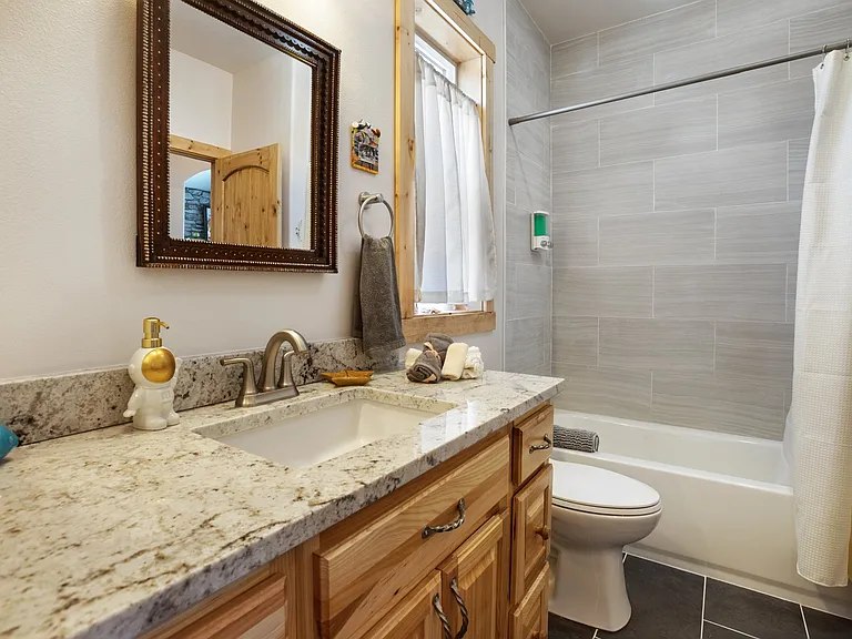 136 W Masonic Ave — Photo 14