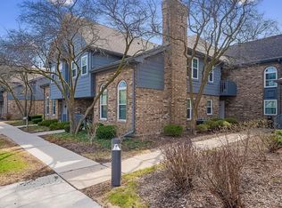 11 Foxcroft Rd APT 115, Naperville, IL