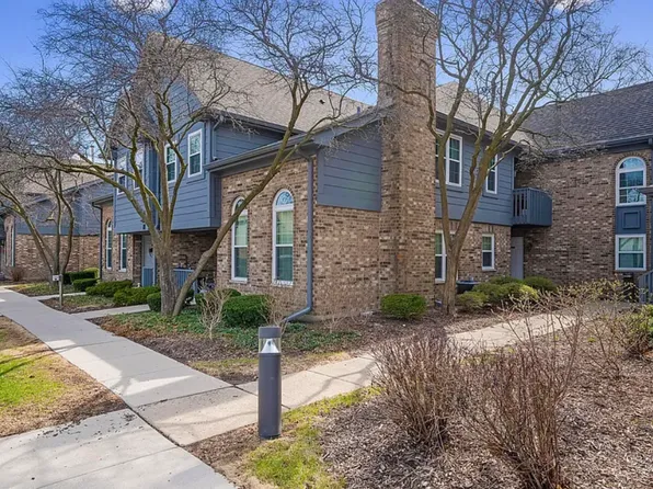 11 Foxcroft Rd APT 115, Naperville, IL 60565