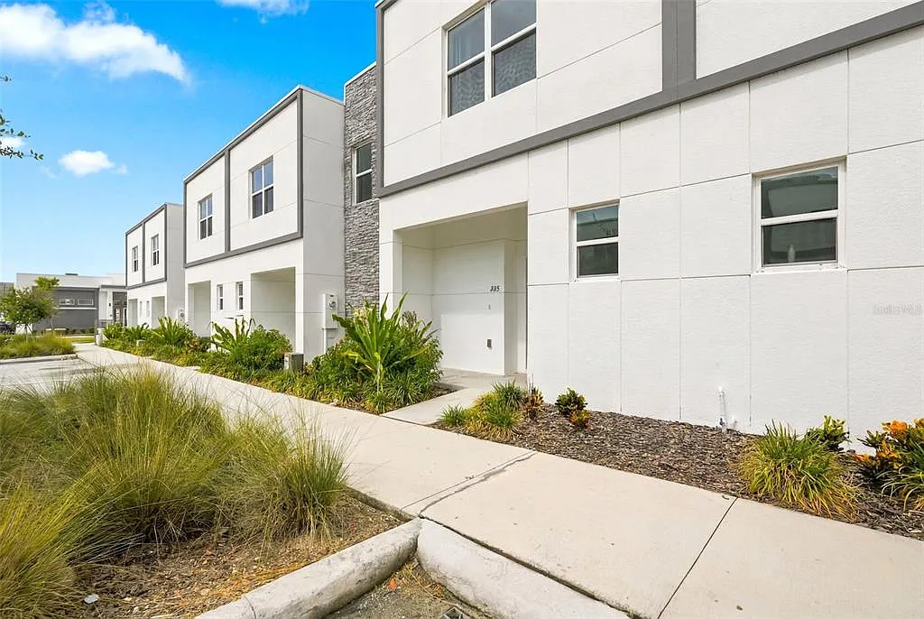 5 bed, 4.0 bath, 1671 sqft, $2,750 — Photo 1