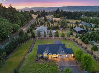 21605 NE Whitehorse Dr, Dundee, OR 97115