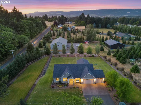 21605 NE Whitehorse Dr, Dundee, OR 97115