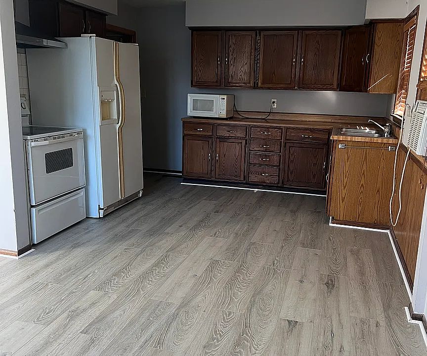 1st image of 933 Geranium Ave E #1