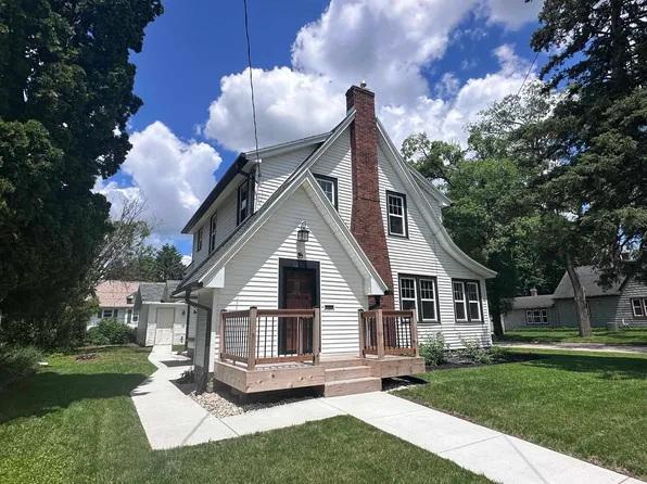 1221 Grace St, Janesville, WI 53545
