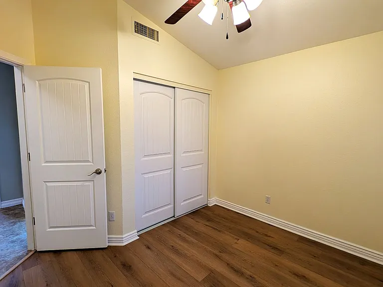 143 S Willow Creek St — Photo 22