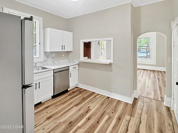 4th image of 516 S Jackson Ave