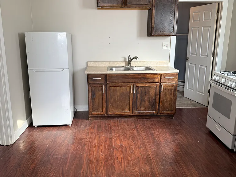 37 Holland Pl #2 — Photo 12
