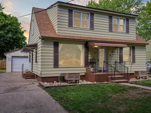 327 Maplelawn St SW, Wyoming, MI 49548