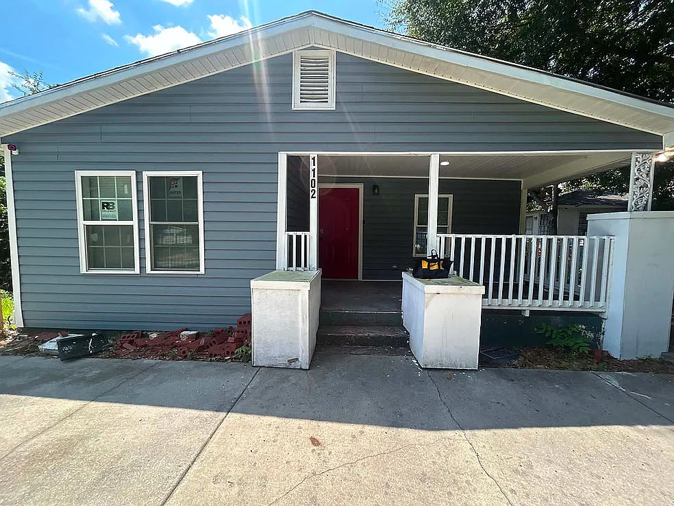 2 bed, 964 sqft, $1,200 — Photo 1