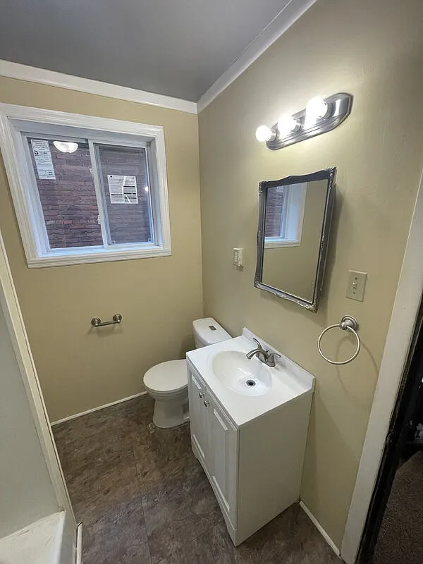 3 bed, 1.0 bath, $1,650 — Photo 3