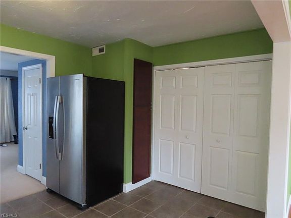 5th image of 6782 Greenleaf Ave
