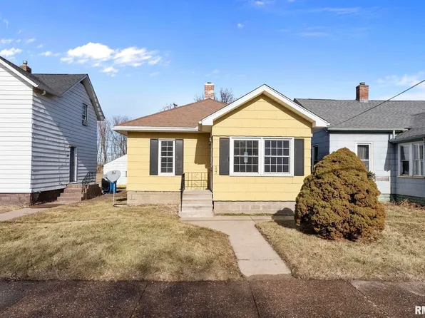 157 15th Ave, East Moline, IL 61244