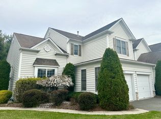 26 Mulberry Ct, Paramus, NJ 07652