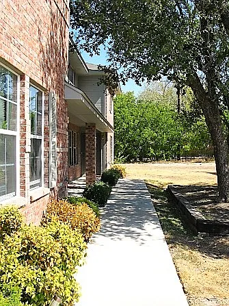 2 bed, 1.5 bath, 950 sqft, $850 — Photo 2