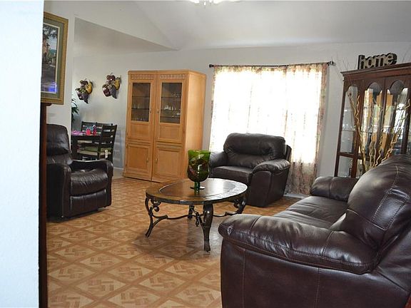 3rd image of 2753 Gant Dr