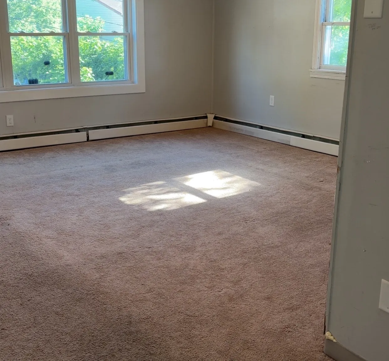 3 bed, 1.0 bath, 1500 sqft, $1,950 — Photo 2