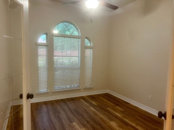 4th image of 2429 Nickelback Dr