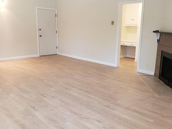 3rd image of 2635 28th St #16