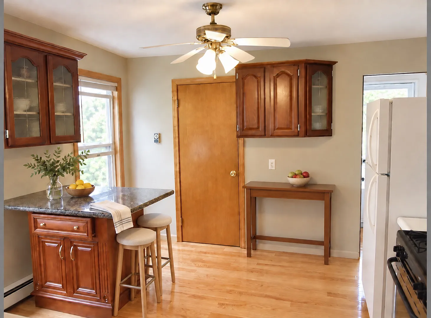 5 bed, $6,625 — Photo 3