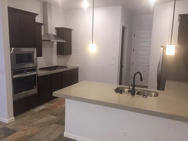 2 bed, 1470 sqft, $1,750 — Photo 2